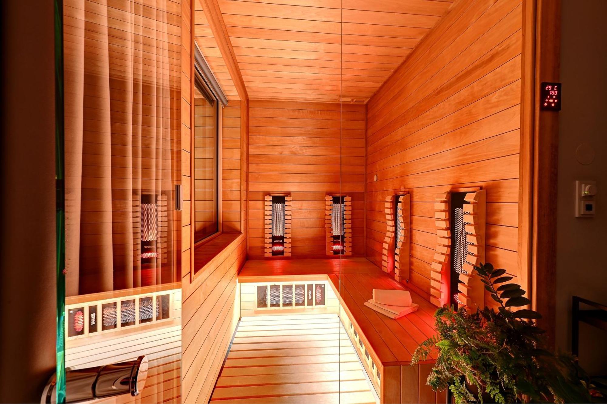 Wellness Hotel Fenix 리베레츠 외부 사진