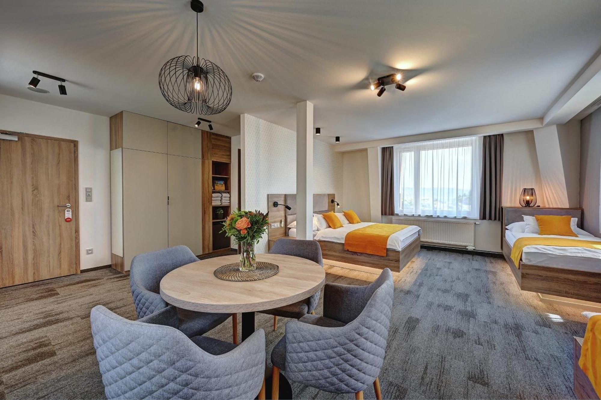 Wellness Hotel Fenix 리베레츠 외부 사진