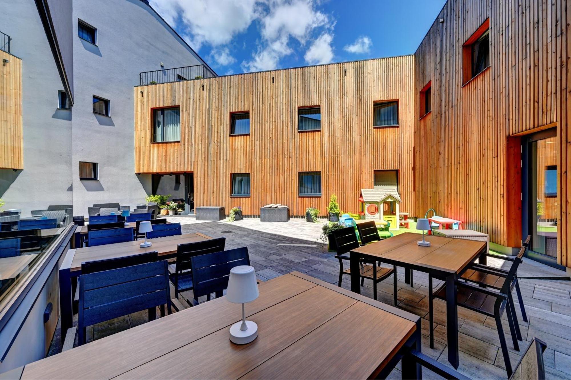 Wellness Hotel Fenix 리베레츠 외부 사진